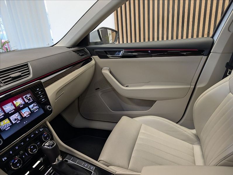 Škoda Superb 1.5 iV L&K - fotka 21 z 29