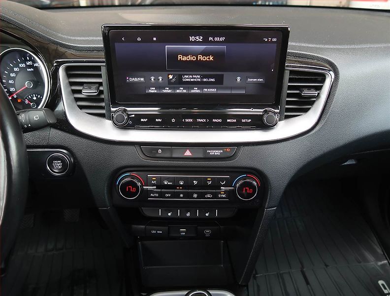 Kia Ceed (2022) Gold 1.5 T-GDI, Serv.kniha - fotka 12 z 19
