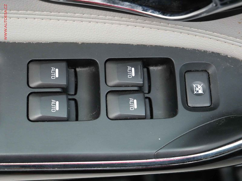Kia Ceed (2014) 1.6 GDi - fotka 11 z 18