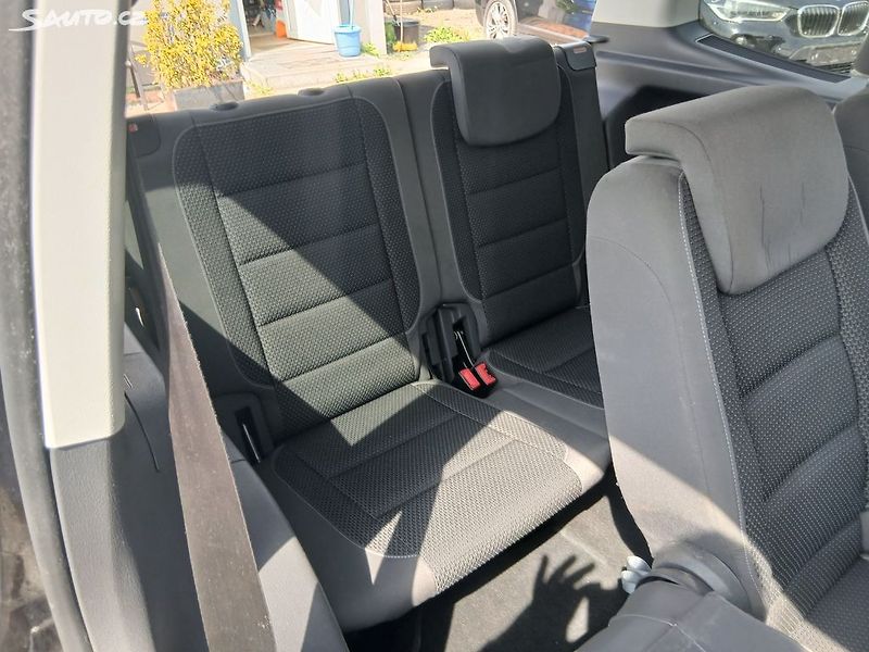 Volkswagen Touran (2012) 1.4 TSI, 7 míst - fotka 30 z 34