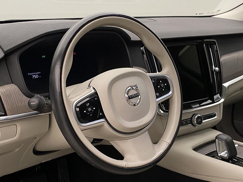 Volvo V90 CC B4 AWD CORE AUT CZ - fotka 18 z 52
