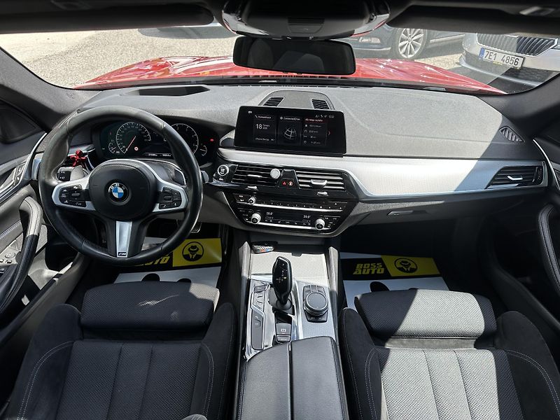 BMW Řada 5 (2019) BMW 530D 2019 - fotka 14 z 20