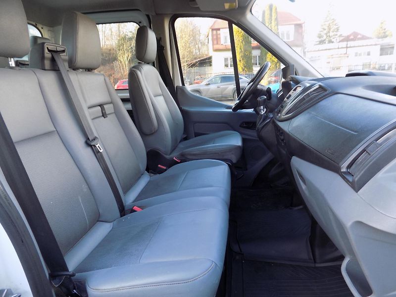 Ford Transit (2017) 2.0 96KW 7MÍST SKLÁPĚČ - fotka 32 z 47