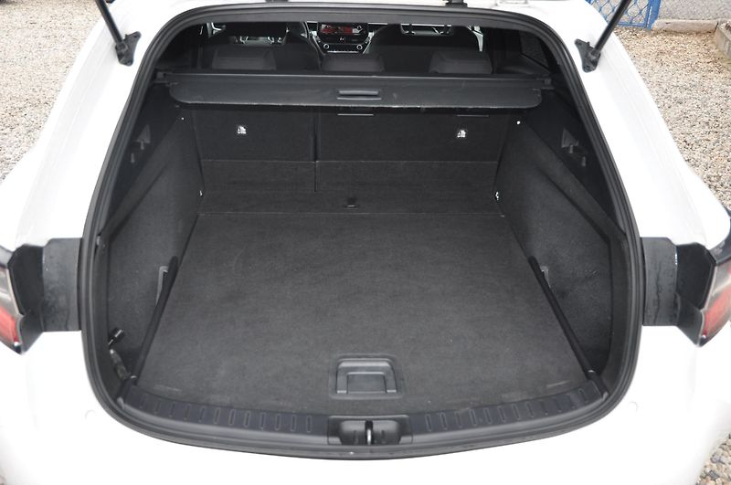 Toyota Corolla 1.8 Hybrid KOMBI LPG - fotka 8 z 13