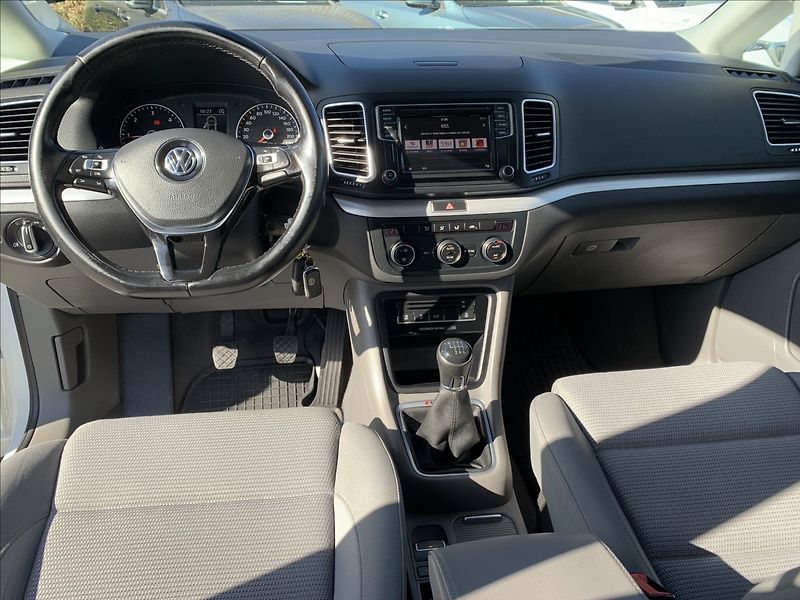 Volkswagen Sharan 2,0 TDI 4x4 7.MÍST,ČR SERVISKA - fotka 11 z 23