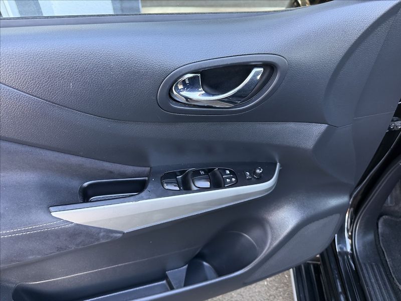 Nissan Navara 2,3 dCi Hardtop,manuál,Top sta - fotka 18 z 30