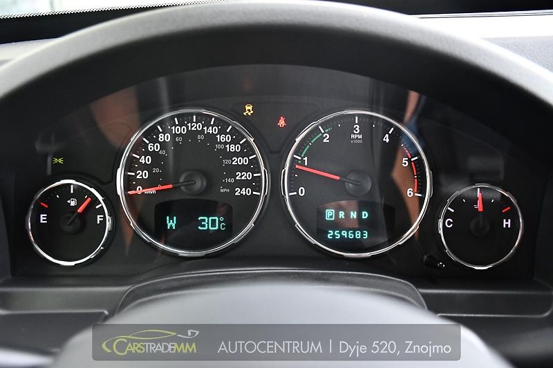 Jeep Cherokee 2.8CRD LIMITED TAŽNÉ - fotka 28 z 44