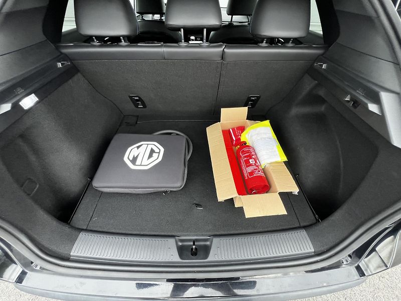 MG MG4 150kW 64kWh LUXURY 1.Maj DPH - fotka 21 z 23