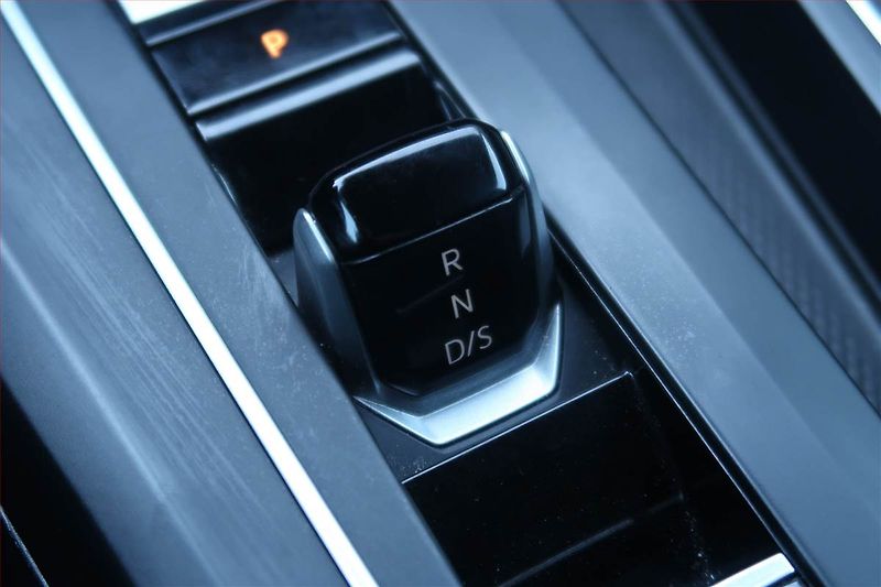 Volkswagen Golf (2022) Life 2.0 TDI, Automat - fotka 13 z 25