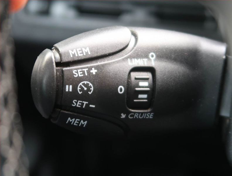 Peugeot 3008 (2020) 1.2 PureTech, Serv.kniha - fotka 17 z 22