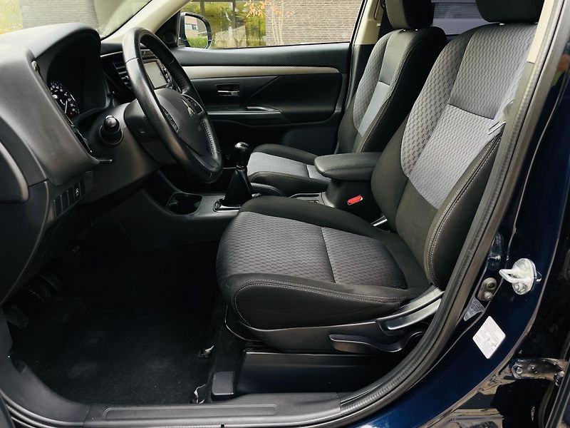 Mitsubishi Outlander 2.0i MANUÁL 1.MAJITEL TAŽNÉ - fotka 29 z 44