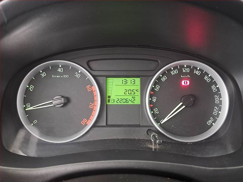Škoda Roomster (2008) Comfort 1.2 12V, rezervace - fotka 11 z 14