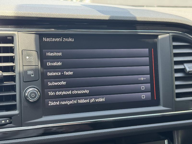 Seat Leon (2018) 1.5TSi MAN FR Virtual PANO RZV - fotka 40 z 52