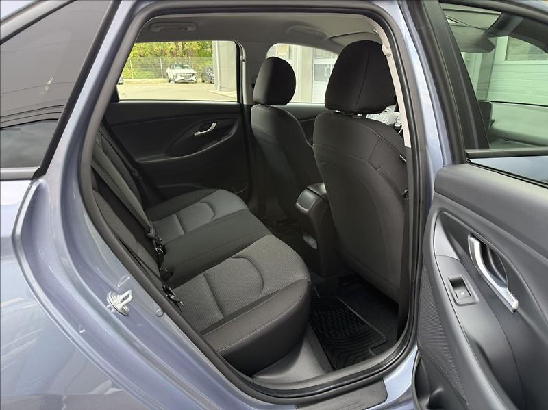 Hyundai i30 1,5 DPi  HB FL Family Cllimate - fotka 13 z 25