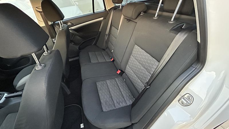 Škoda Octavia (2012) 1.6 TDI 100% servis - fotka 10 z 18
