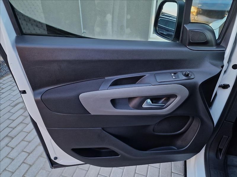 Peugeot Rifter 1.2 PureTech 110 S&S,ČR,1.Maj - fotka 36 z 50