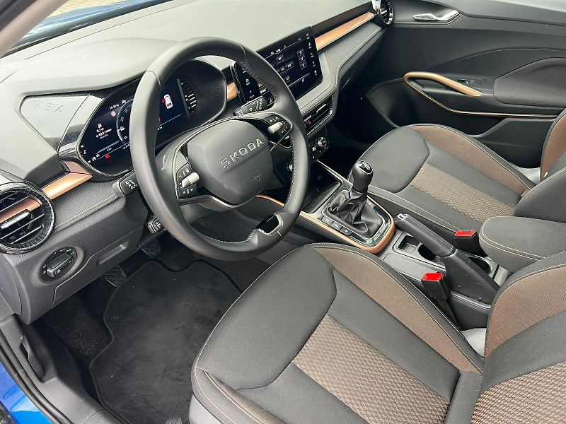 Škoda Fabia Selection 1,0 TSI 85KW - fotka 9 z 27