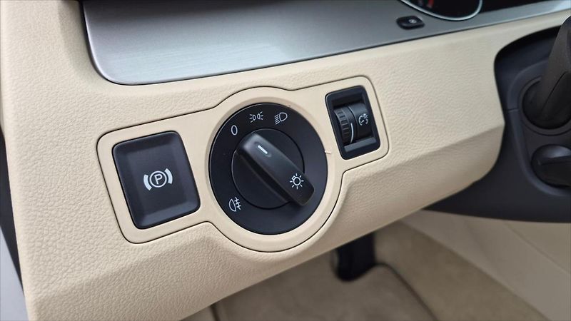Volkswagen Passat 2,0 TSi 147 Kw DSG klima kůže - fotka 17 z 22