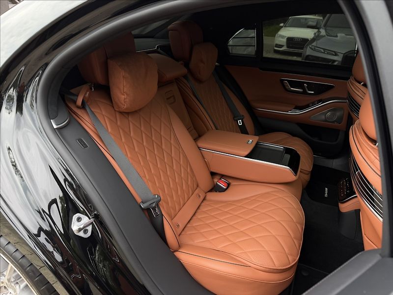 Mercedes-Benz Třídy S 400d AMG 4Matic - fotka 29 z 36