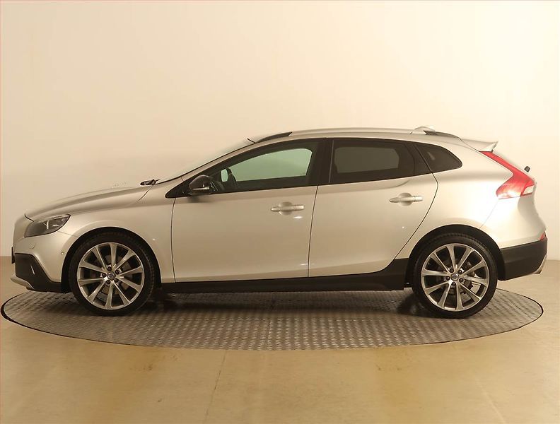 Volvo V40 (2015) 2.0 T5, 4X4, Automat - fotka 3 z 19