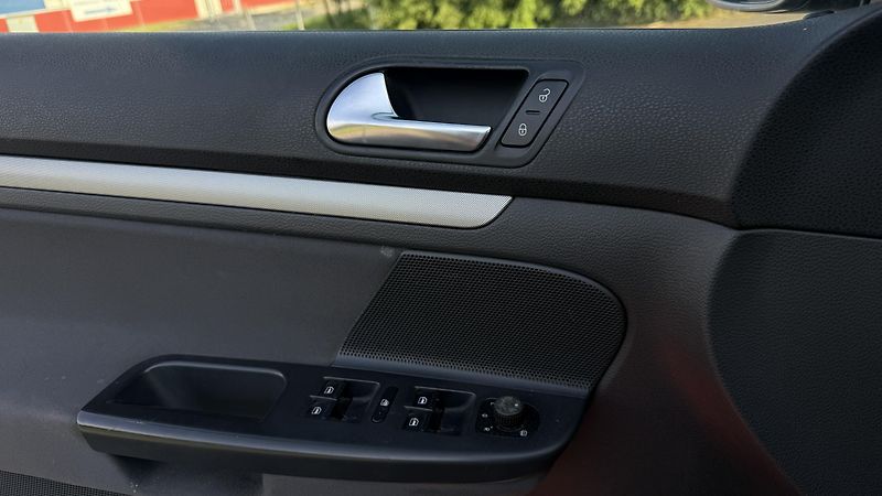 Volkswagen Golf Variant (2008) 2.0TDI DSG 103KW  - fotka 14 z 18