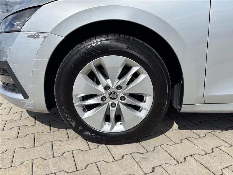 Škoda Octavia 2,0 TDI 110kW Ambition DSG 4x4 - fotka 9 z 42