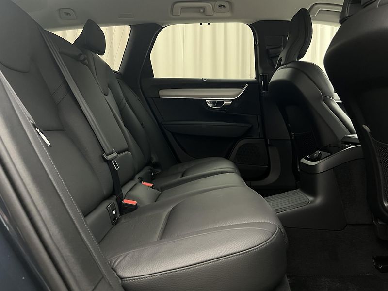 Volvo V90 T6 AWD DARK PLUS - fotka 20 z 45