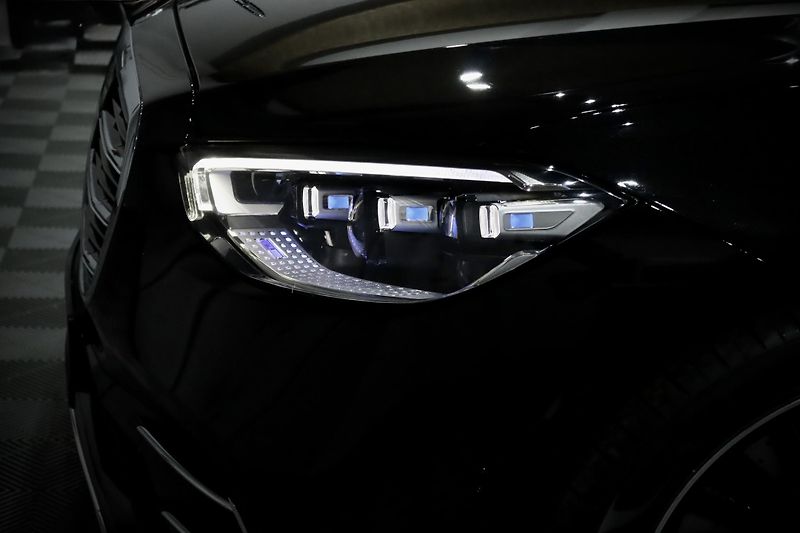 Mercedes-Benz Třídy S 580 Long 4Matic V8 370 kW - fotka 9 z 43