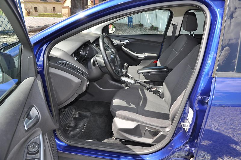 Ford Focus 1.0i EcoBoost 74kW - fotka 6 z 16