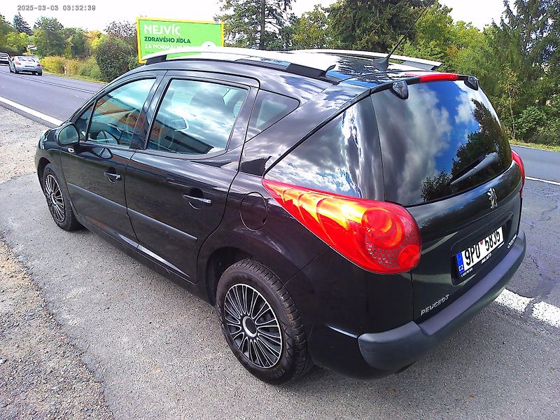 Peugeot 207 1.4i, 70 kW, klimatizace - fotka 3 z 25