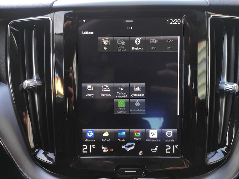 Volvo XC60 2,0 D3 Drive-E, Momentum Pro - fotka 25 z 41