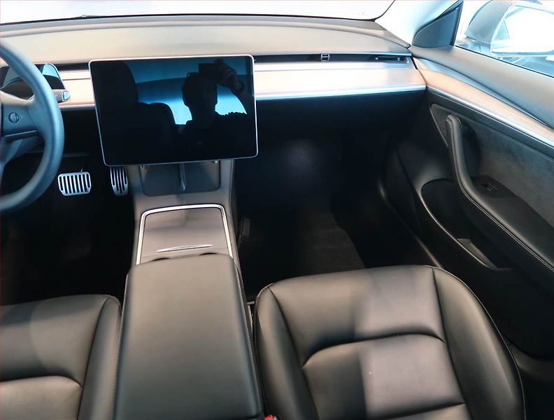 Tesla Model 3 (2021) Long Range 4WD 78kWh, SoH 90% - fotka 8 z 16