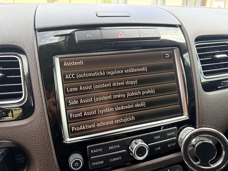 Volkswagen Touareg 3.0TDI V6 DSG 4x4 VZDUCH - fotka 47 z 56