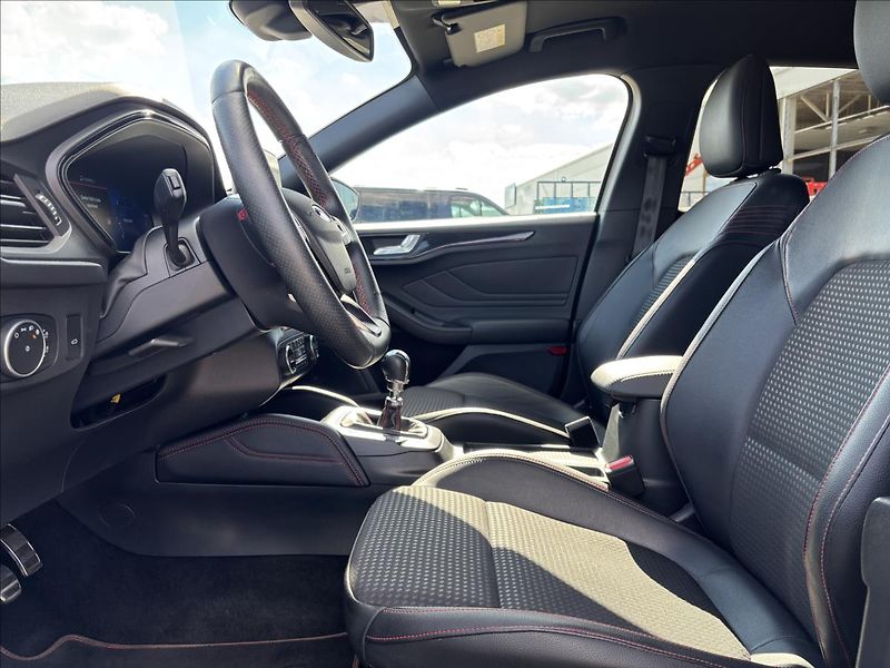 Ford Focus 1,5 EcoBlue 88 kW ST-line - fotka 23 z 43