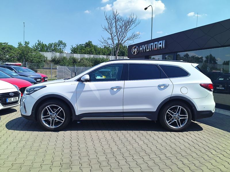 Hyundai Grand Santa Fe 2.2 CRDi/147kW Luxury AT 4x4 - fotka 8 z 43