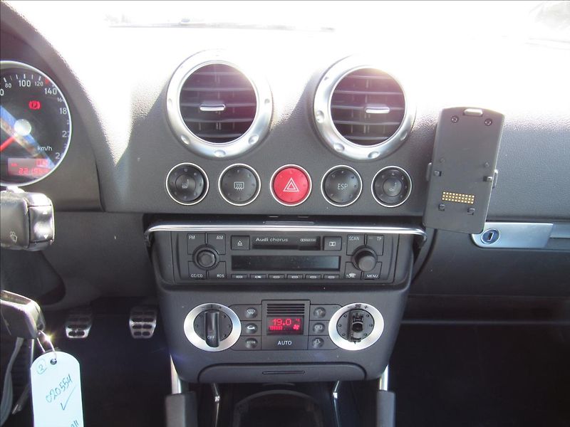 Audi TT 1,8 Turbo 110kW - fotka 15 z 26