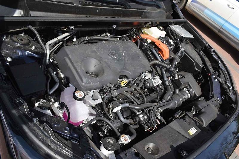 Nádrž na LPG v zavazadelníku Toyoty RAV 4 hybrid