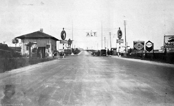 Jezerní dálnice (Autostrada dei laghi) v roce 1929.