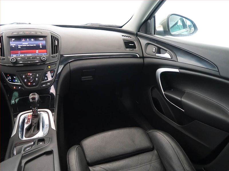 Opel Insignia (2014) 2.0 CDTI, 4X4, Automat, Navi - fotka 8 z 16