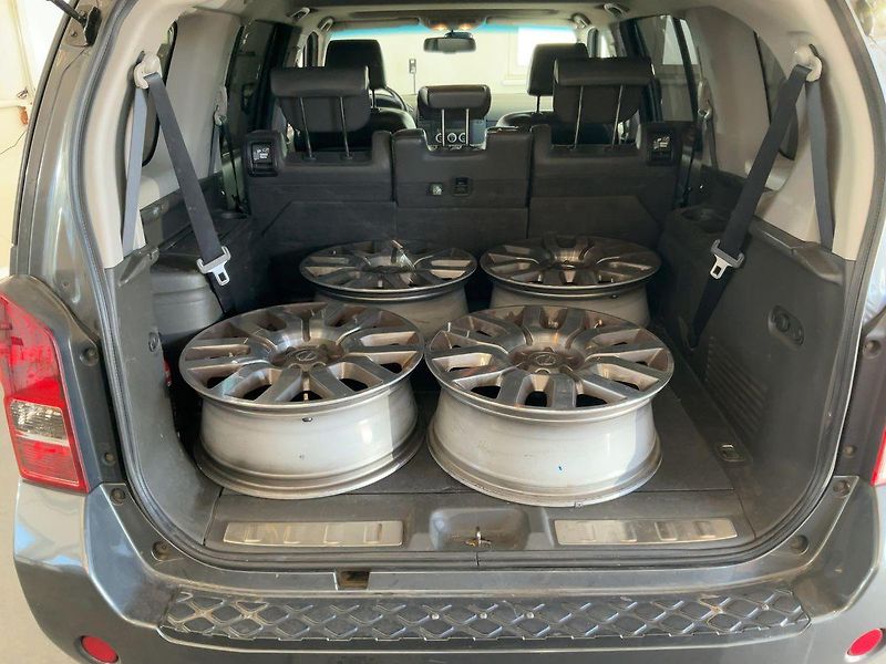 Nissan Pathfinder 2.5 dCi LE 140Kw manuál  - fotka 19 z 26