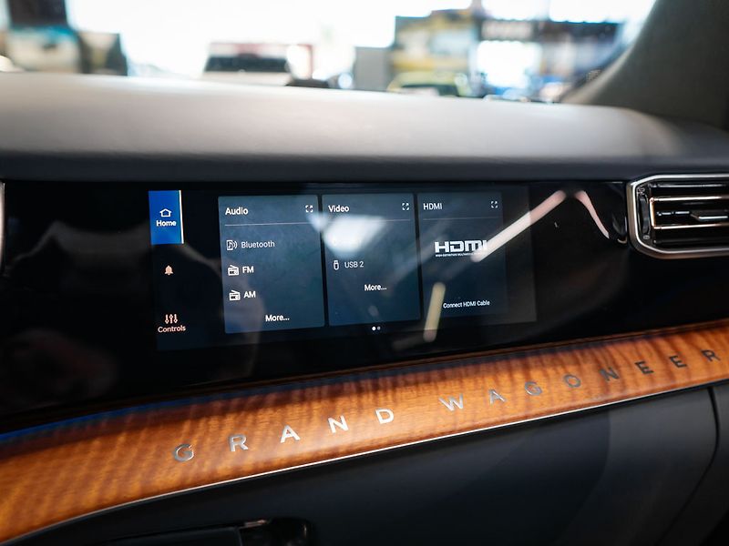 Jeep Grand Wagoneer (2022) 6.4 V8 HEMI Series III, masáže - fotka 31 z 41