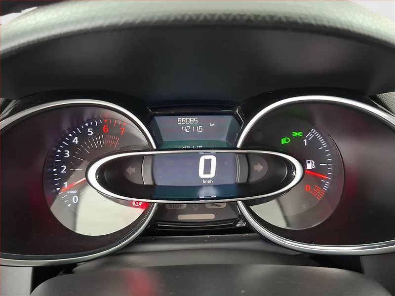 Renault Clio (2018) 1.2 16V, Navi, Tempomat - fotka 11 z 17