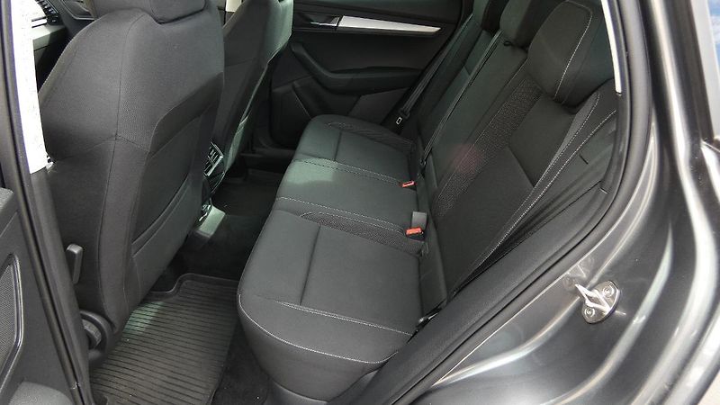 Škoda Karoq 1,5 TSI Ambition DSG - fotka 19 z 21