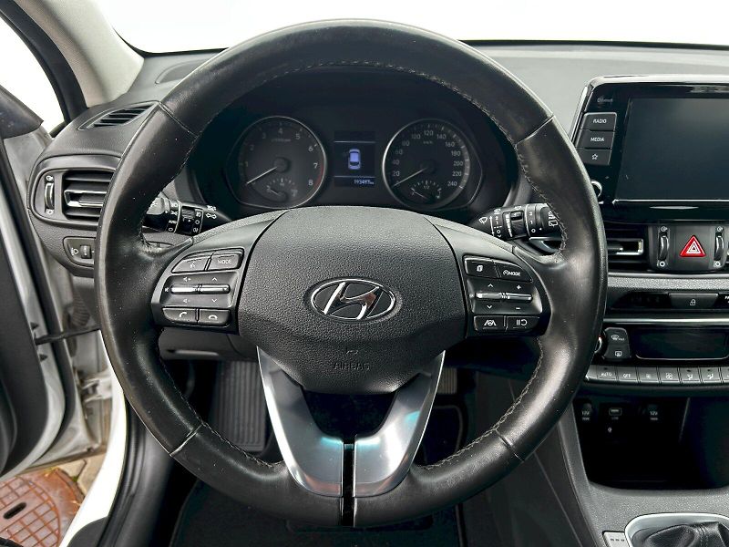 Hyundai i30 (2021) Combi 1.5 T-GDI MHEV MP6 Style - fotka 8 z 30