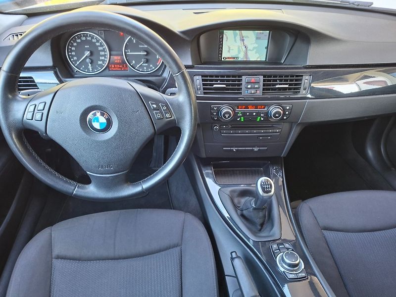 BMW Řada 3 (2010) 320d 105kW 6MAN -NAVI-SENZORY - fotka 12 z 40