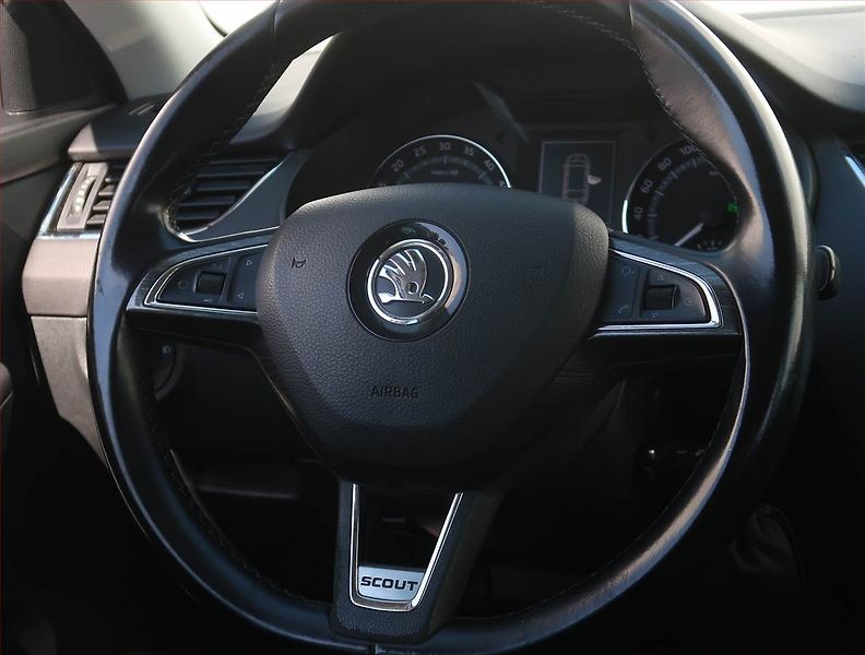 Škoda Octavia (2015) Scout 2.0 TDI, 4X4, Automat - fotka 19 z 20