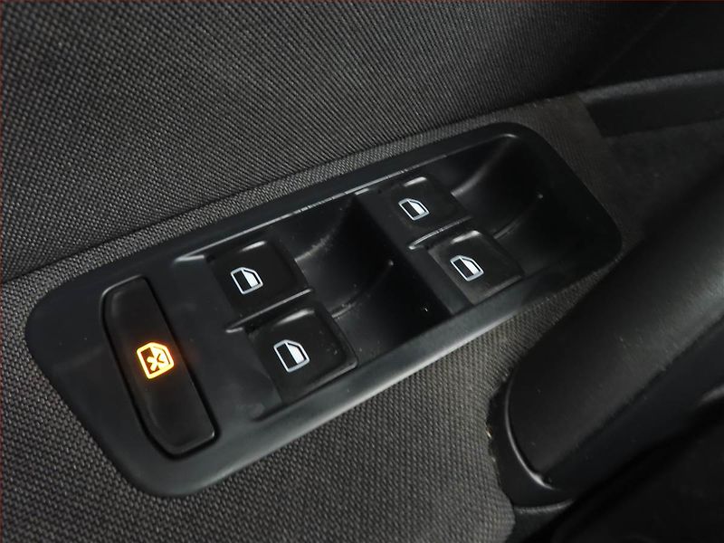 Volkswagen Golf (2014) 1.6 TDI, Navi, Tempomat - fotka 15 z 18