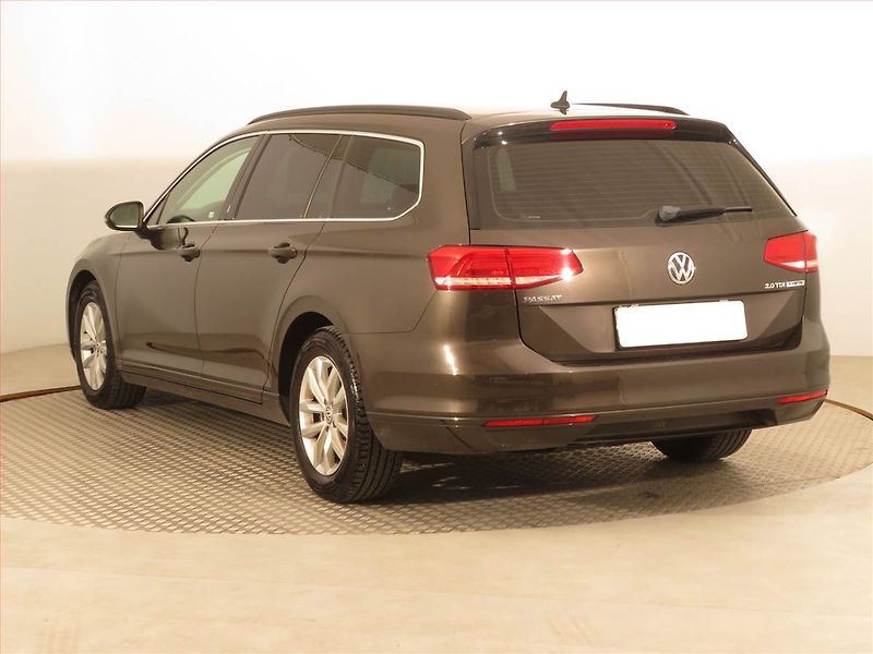Volkswagen Passat (2017) Comfortline 2.0 TDI, Navi - fotka 4 z 16