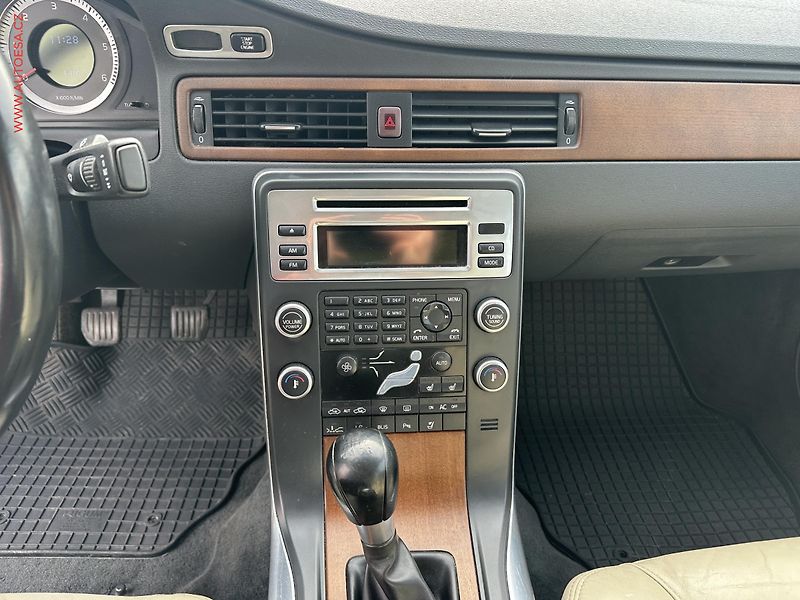 Volvo S80 (2010) 2.4, Navi, xenon, kůže - fotka 14 z 18