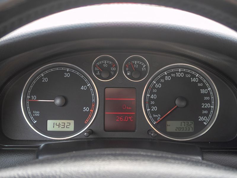 Volkswagen Passat (2003) 1.9TDI 96KW 4x4 – ROZVODY - fotka 18 z 47